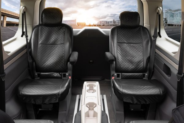 Autositzbezüge passend für VW T7 Multivan ab 2021 – Kunstleder mit Steppung